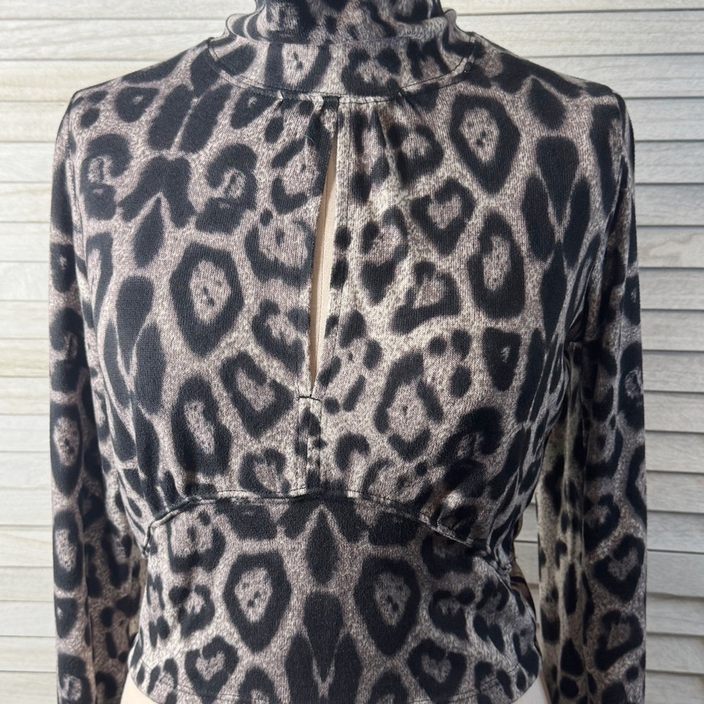Fashion Nova Leopard Print Keyhole Mock Neck Top Medium Going Out Blouse Neutral - Picture 3 of 9